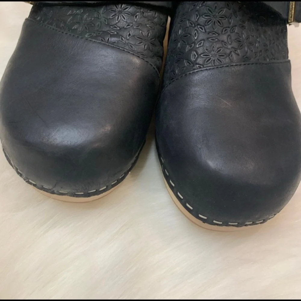 Toms Black Leather Buckle Clogs 11W NW NWOT - Picture 6 of 7